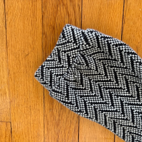 Amour Vert Jilene Crewneck Sweater - Picture 7 of 8